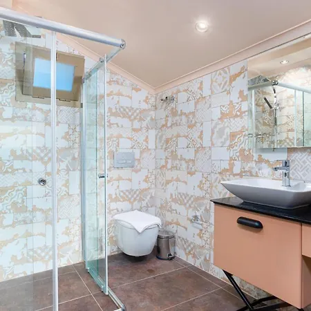 Sleeps 6 Pool Air Con Wifi *