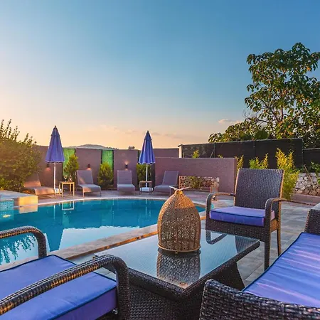 Вилла Sleeps 6 Pool Air Con Wifi Олудениз