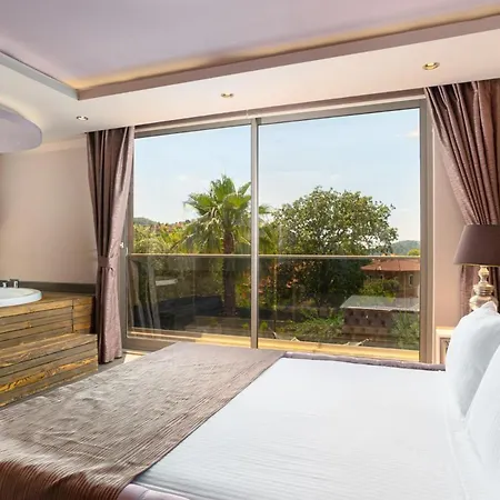 Вилла Sleeps 6 Pool Air Con Wifi Олудениз