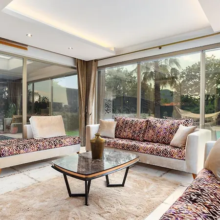Sleeps 6 Pool Air Con Wifi