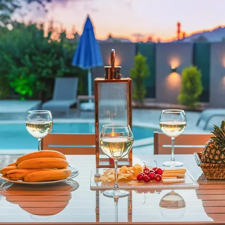 Sleeps 6 Pool Air Con Wifi * Олудениз