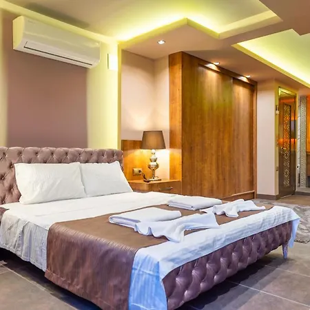 Sleeps 6 Pool Air Con Wifi *