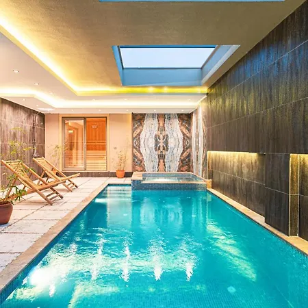Villa Sleeps 6 Pool Air Con Wifi *